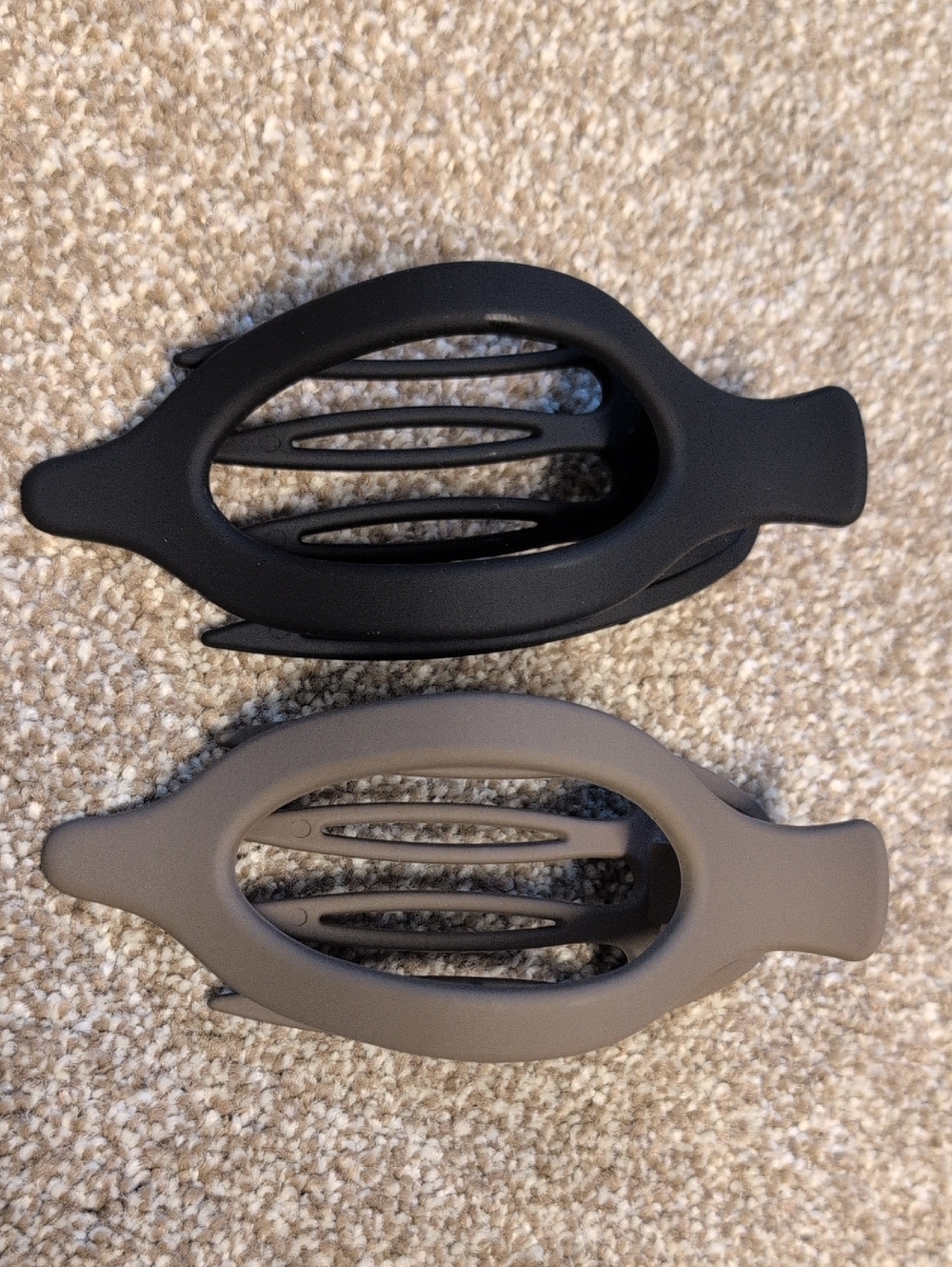 NWOT Neutral Oval Hair Claw Clips